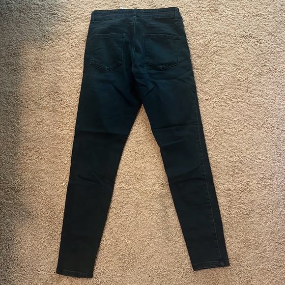 New Jeans - Picture 3 of 3